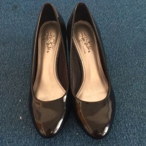 Life Stride Soft System Black Patent Leather Heels